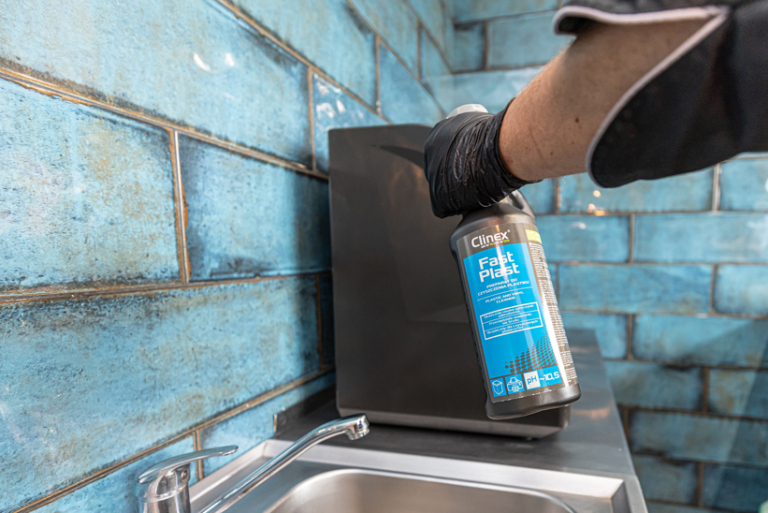 
					Plastikowe powierzchnie w domu, biurze i ogrodzie – jak je wyczyścić?					